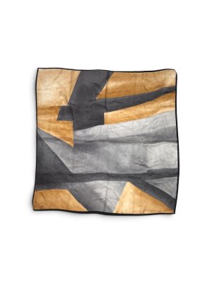 Foulard de seconde main, motif visible à plat