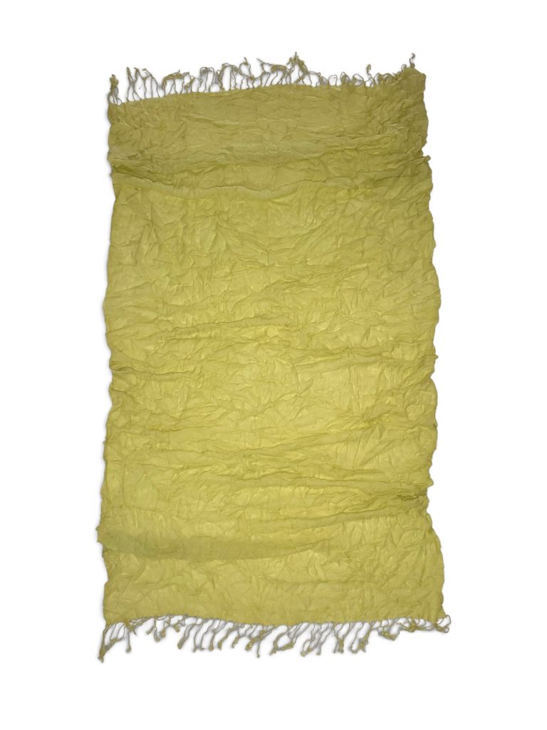 Foulard de seconde main, motif visible à plat