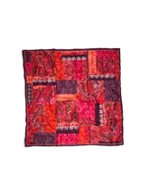 Foulard de seconde main, motif visible à plat