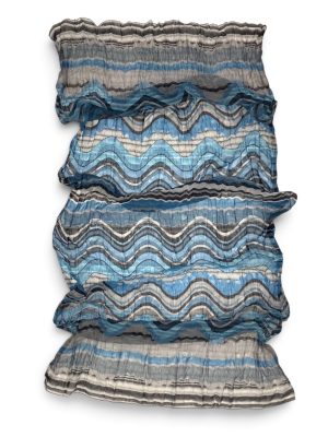Foulard de seconde main, motif visible à plat