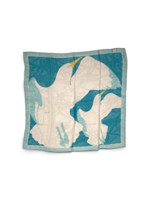 Foulard de seconde main, motif visible à plat