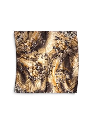 Foulard de seconde main, motif visible à plat