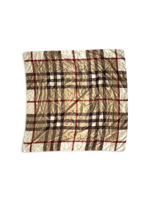 Foulard de seconde main, motif visible à plat
