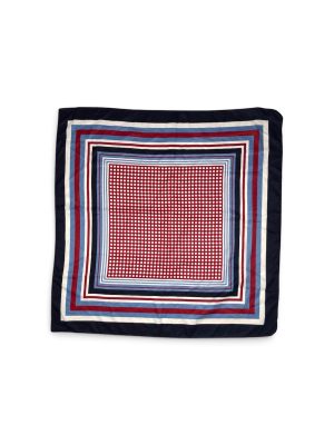 Foulard de seconde main, motif visible à plat